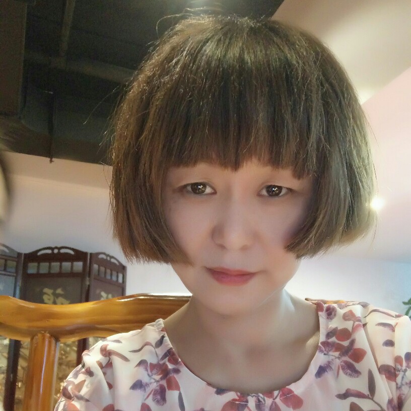 贤惠羽裳的照片
