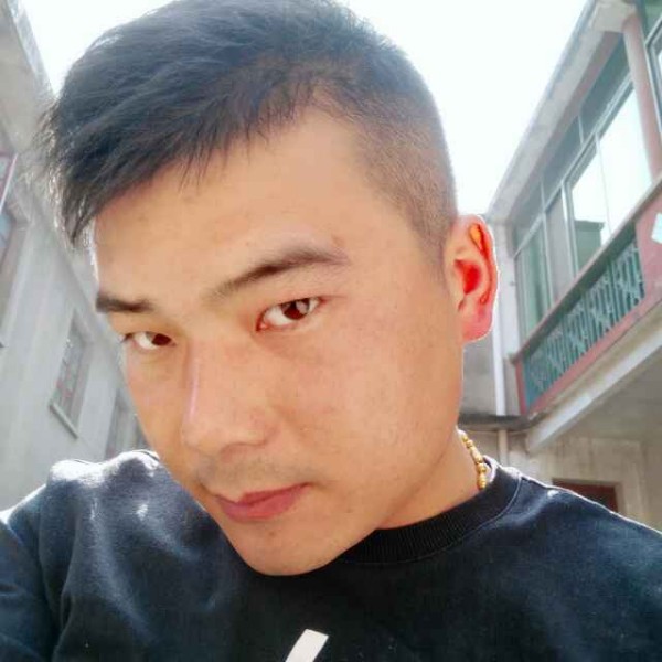 蜡烛翩飞的照片