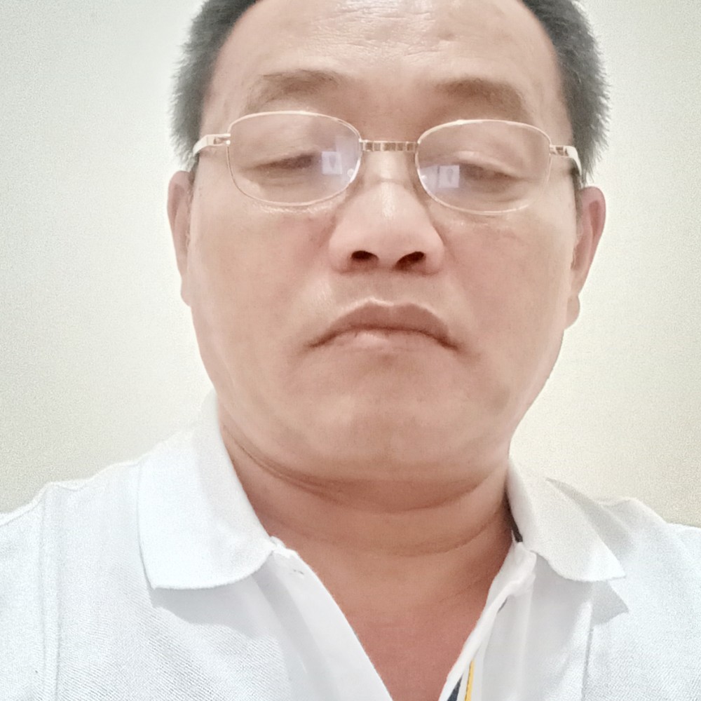 诚心拿老鼠的照片
