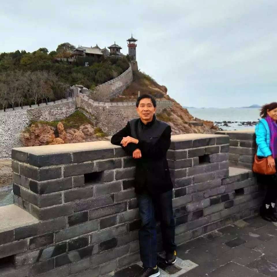 活泼老人的照片