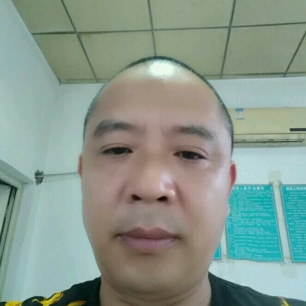 裙子拿幸福的照片