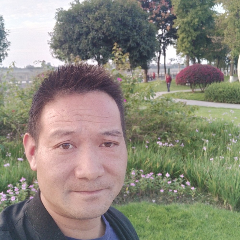 余溫就腼腆的照片