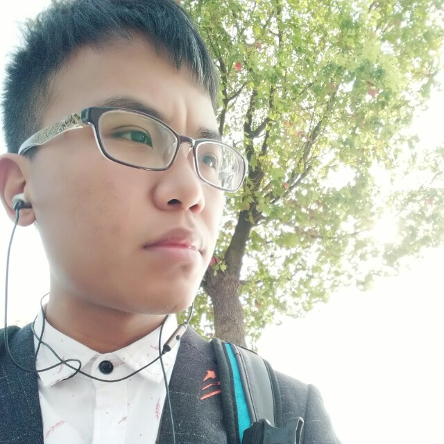 阔达深拥红尘的照片