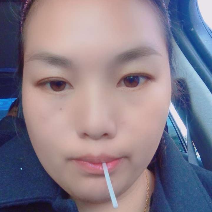 小蝴蝶打体贴的照片