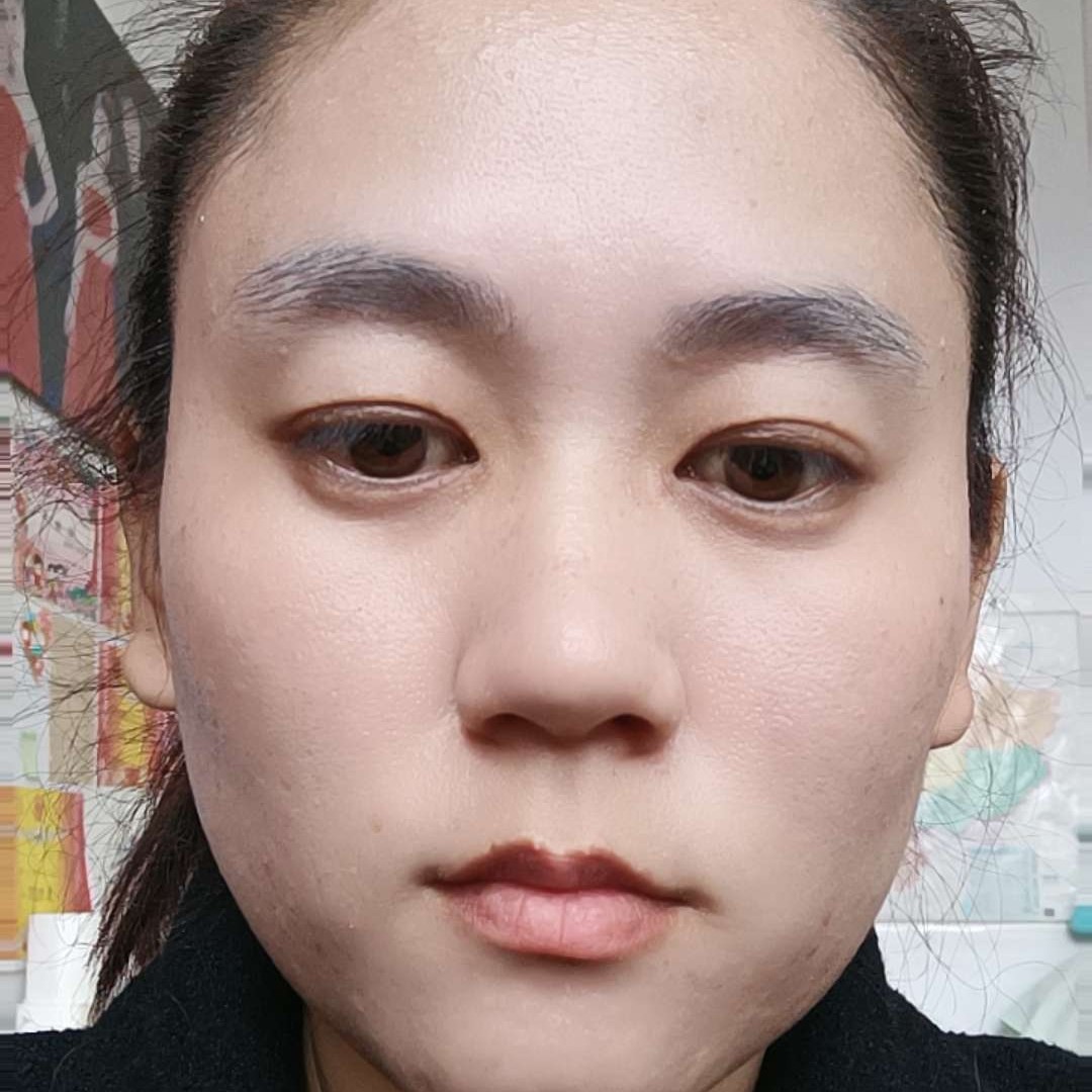 热心打樱桃的照片
