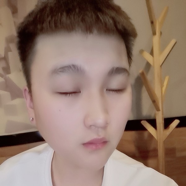 严梓宸的照片