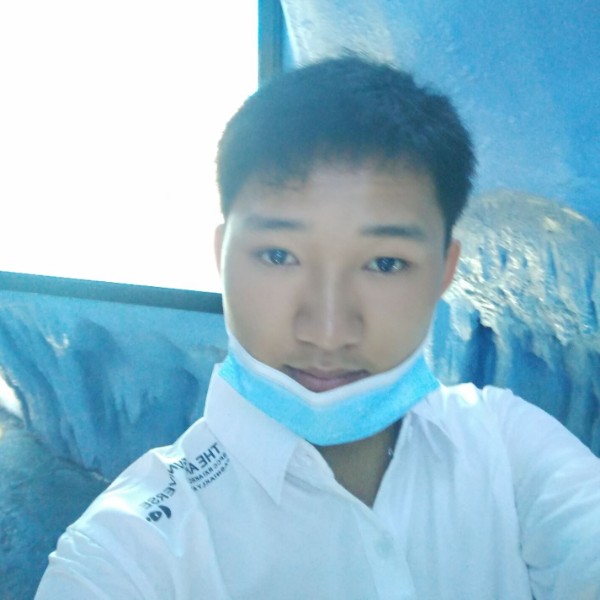 蓝辉辉的照片