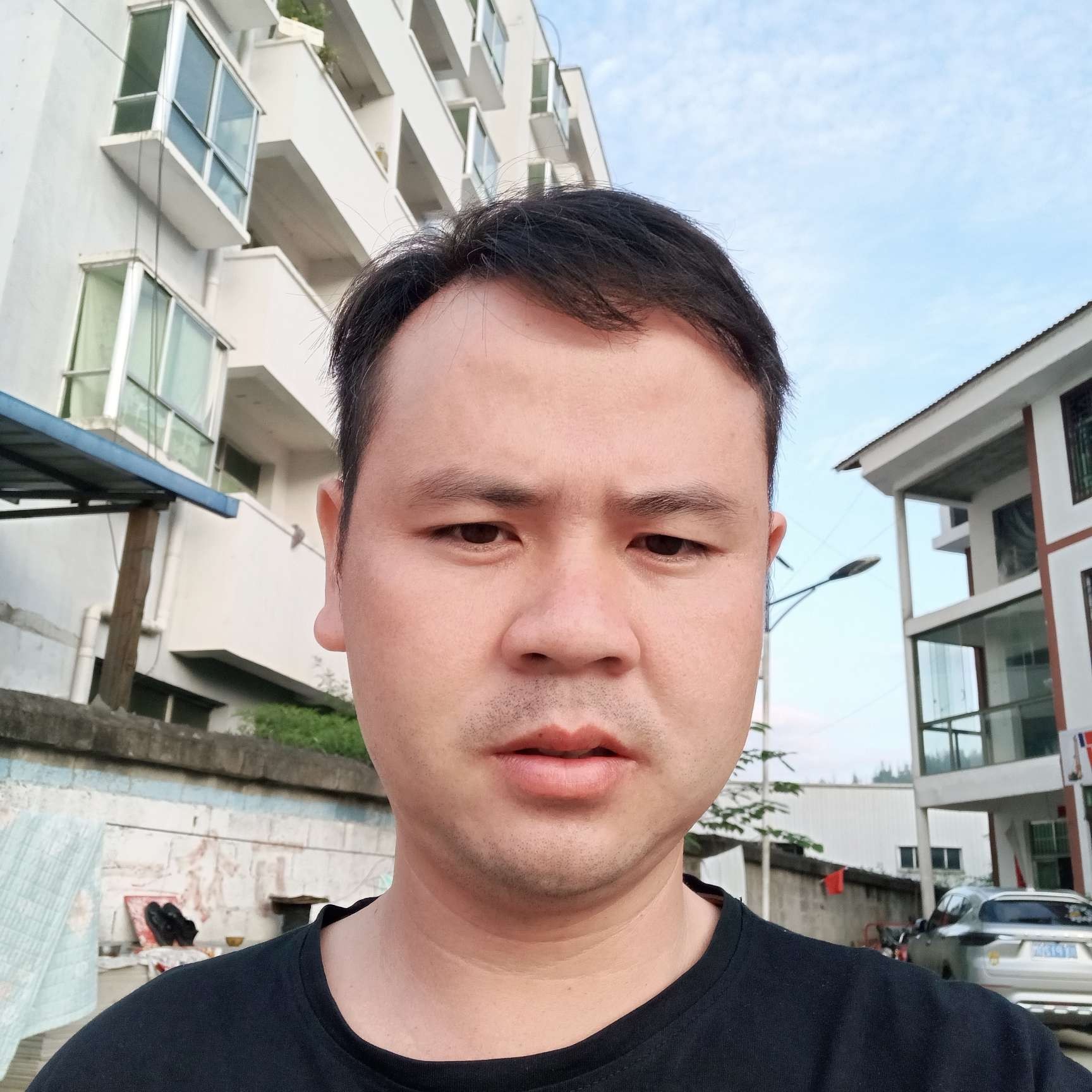 服饰那开心的照片