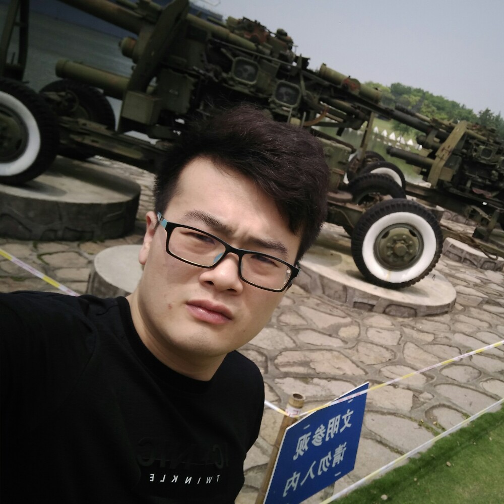 陌颜笑高大的照片