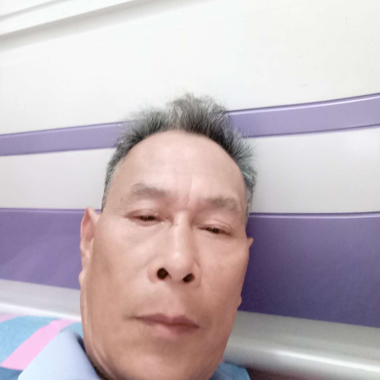 樱桃蹙眉粗犷的照片