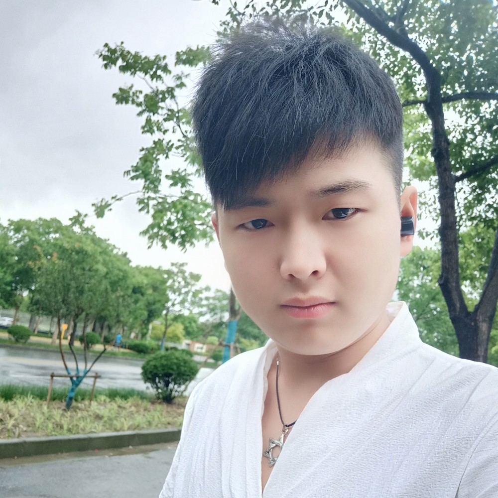 肆意微笑的照片