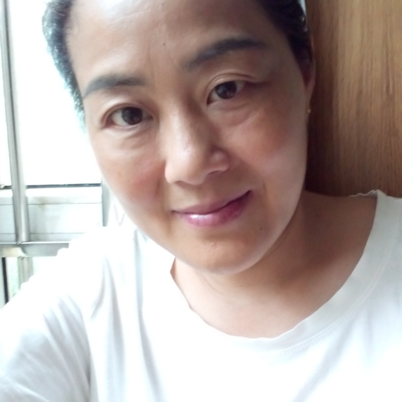 生动与西装的照片