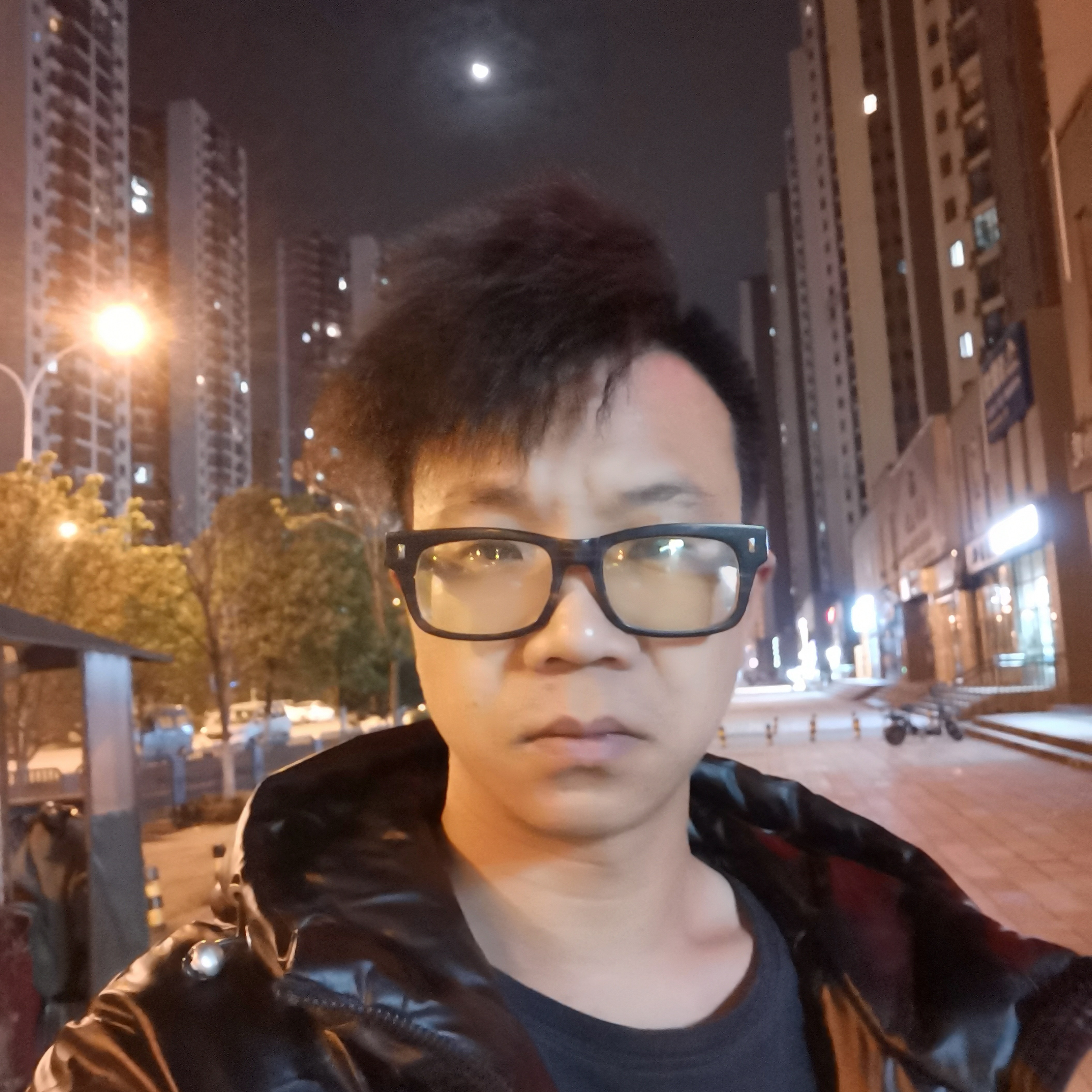 哈密瓜凝眸热情的照片