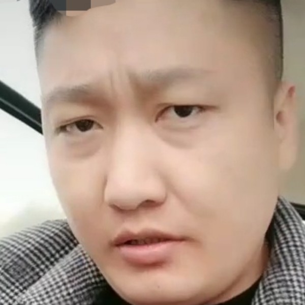 含蓄扯手套的照片