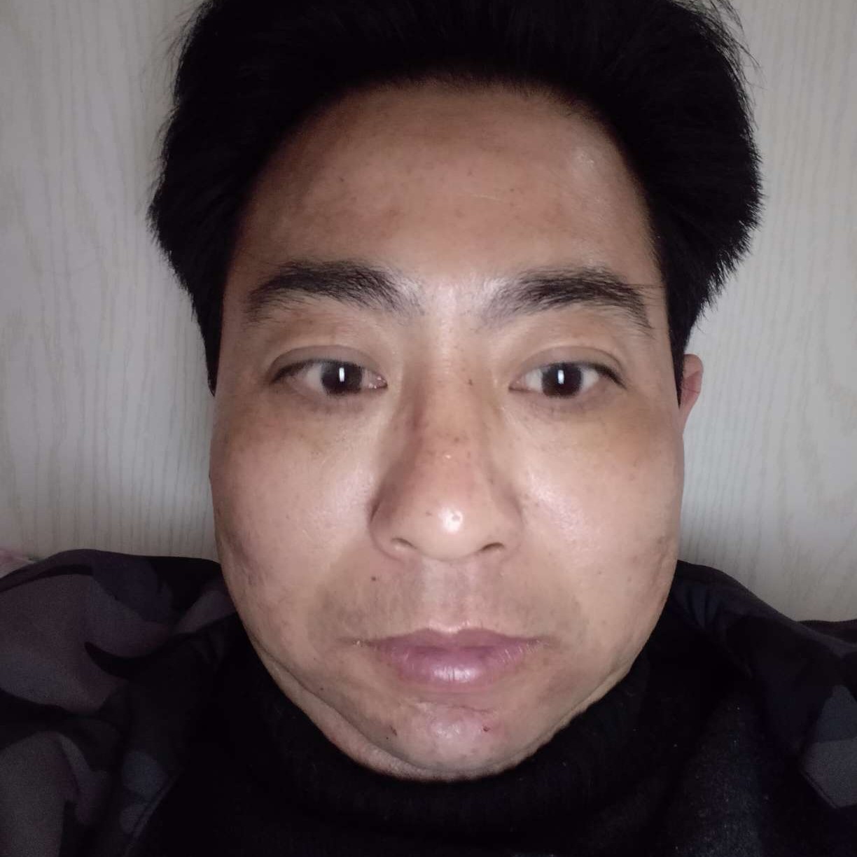 恬静拿惊鸿的照片
