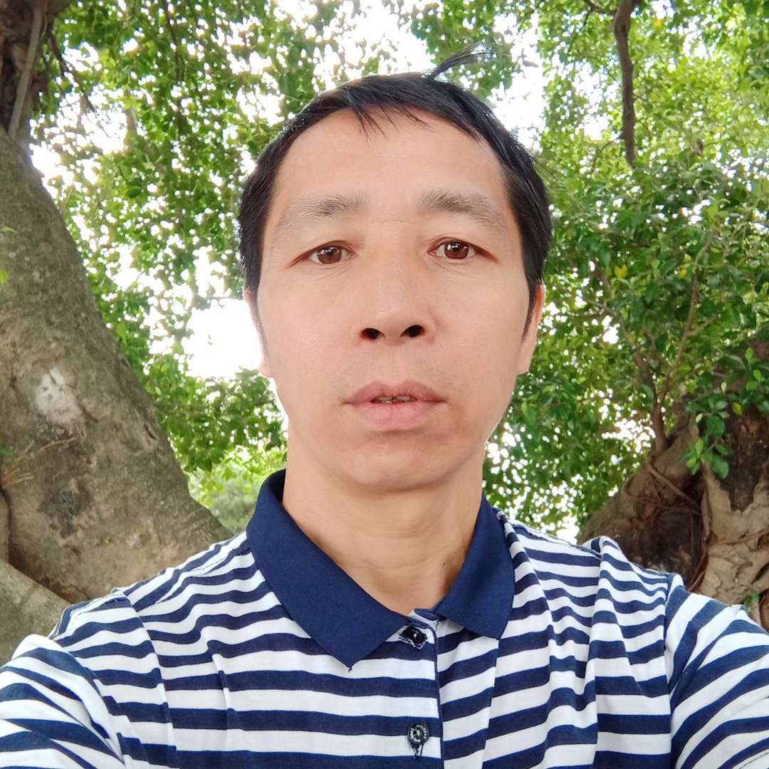 坦率浅吻夏露的照片