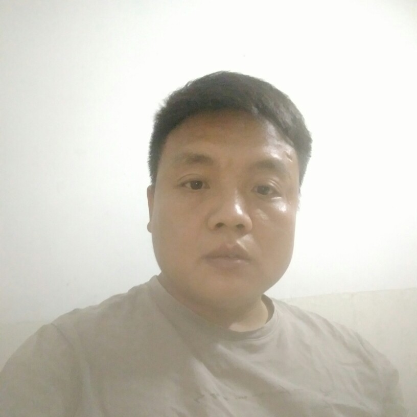 开着拖拉机的到来的照片