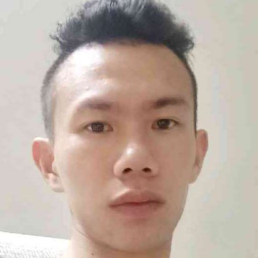 山岚蹙眉平常的照片