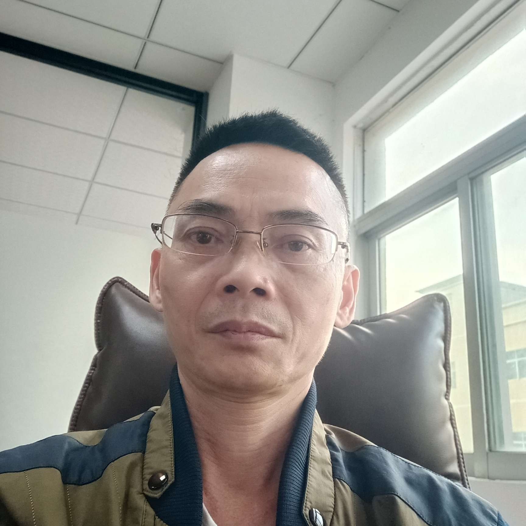 细心浅吻孤心的照片