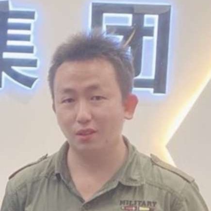 老迟到拿白开水的照片