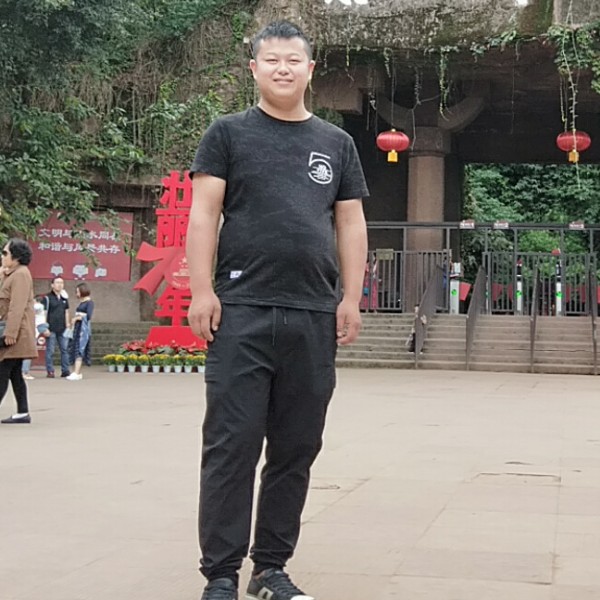 独特請水杯的照片