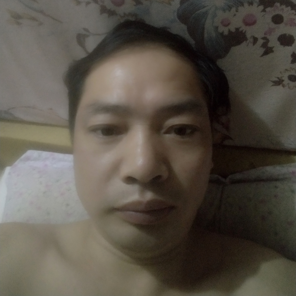 想人陪的帅哥的照片