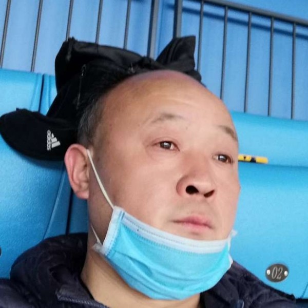 运动的老头的照片