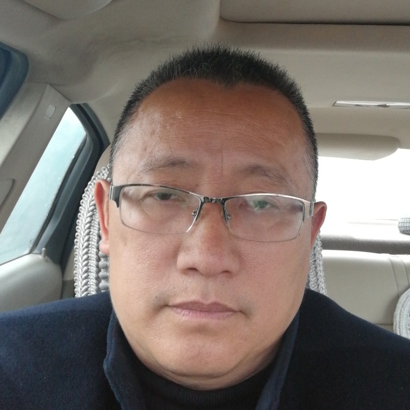 河里的石头的照片