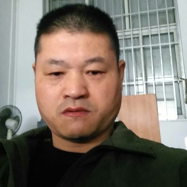 初妆爱恋沉默的照片