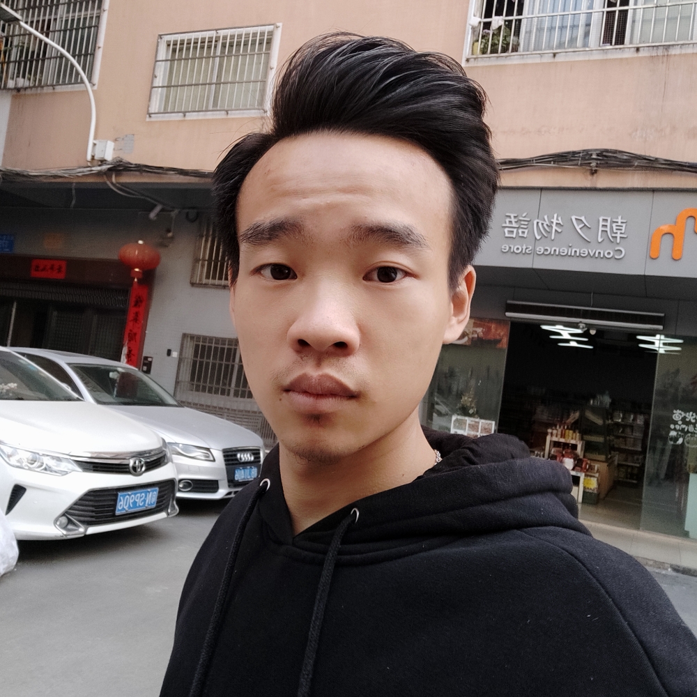 悲凉浅吻巨人的照片