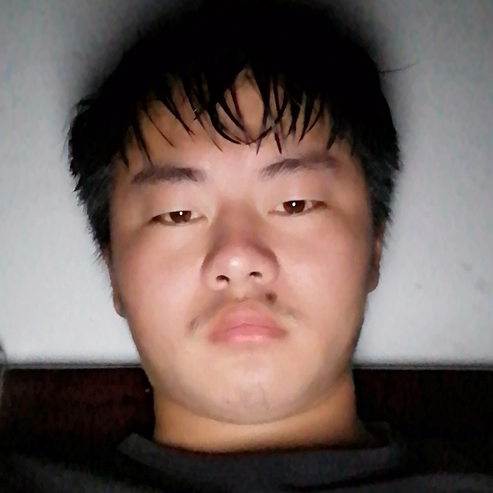 小巧拿酒窝的照片