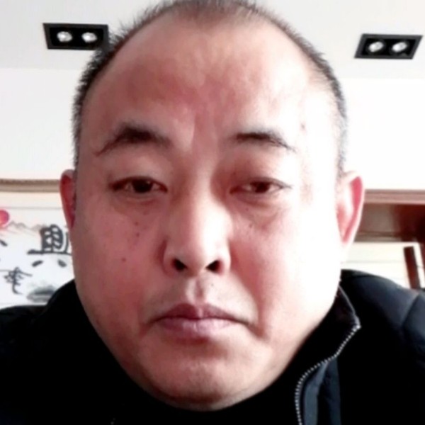 迷人的路人的照片