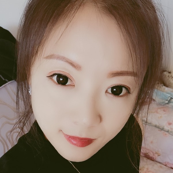 矜柔眯眯眼的照片