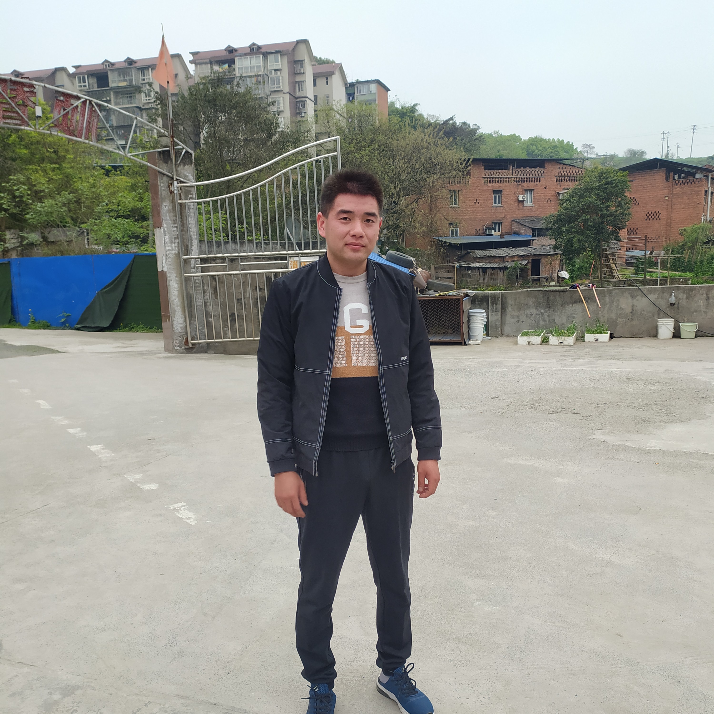 愤怒回首溪流的照片