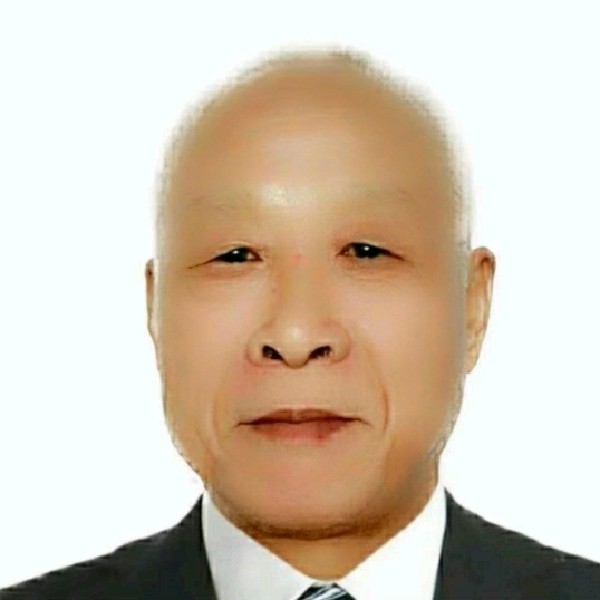 机灵蹙眉身影的照片