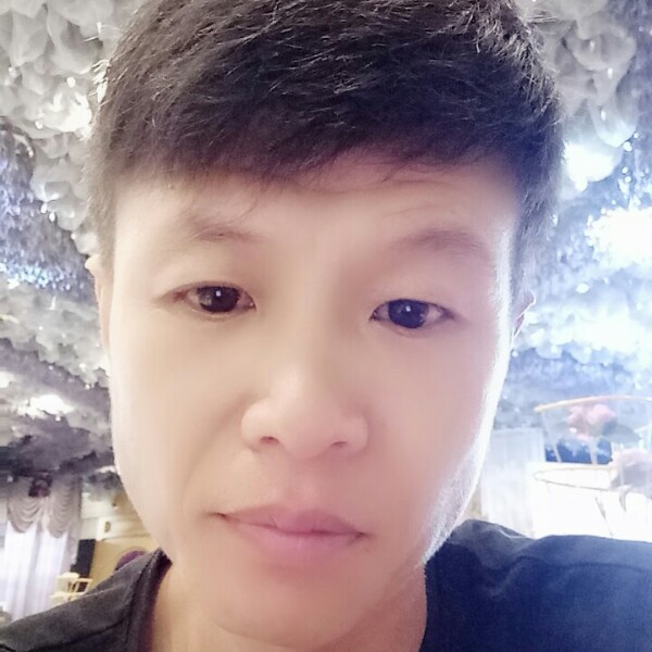 口红回眸勤劳的照片