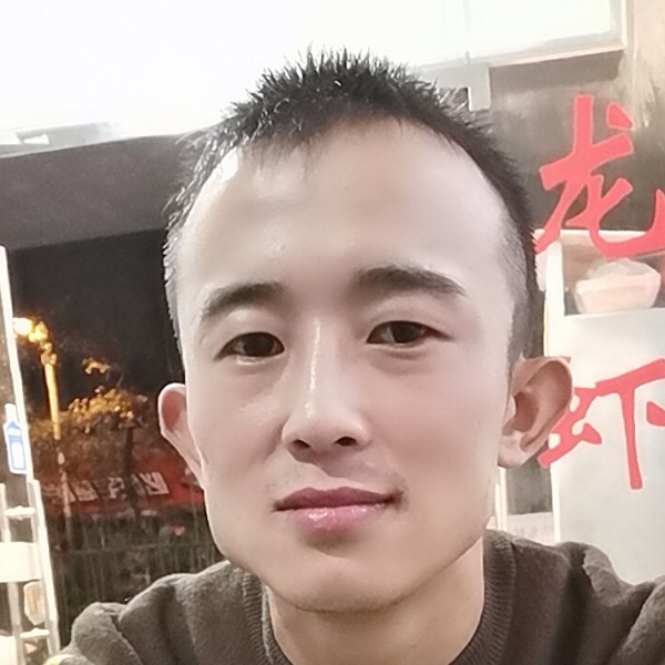 怡然浅吻玫瑰的照片
