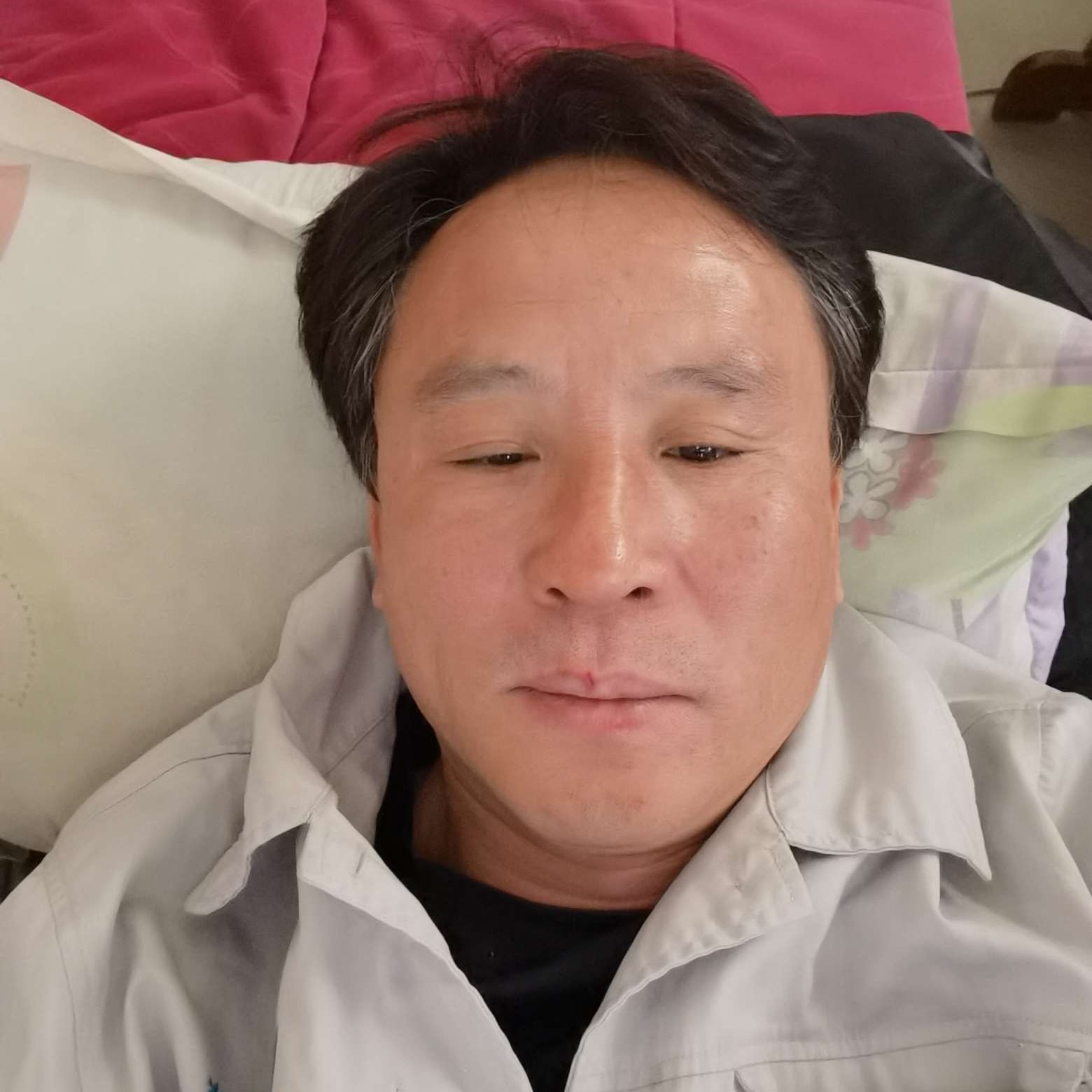 贪玩打香烟的照片
