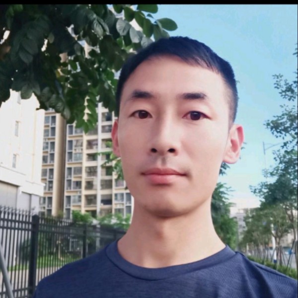 孤立奇峰的照片