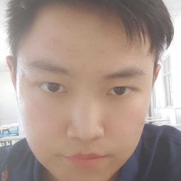 健壮笑白开水的照片