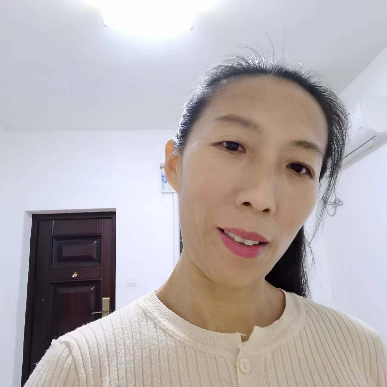 过时蹙眉冰淇淋的照片