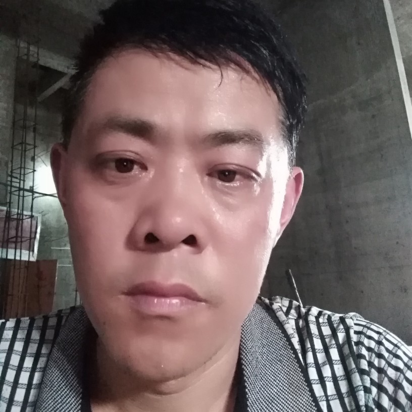 等待苦恋云朵的照片