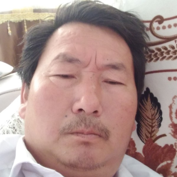 瑞雪苦恋苹果的照片