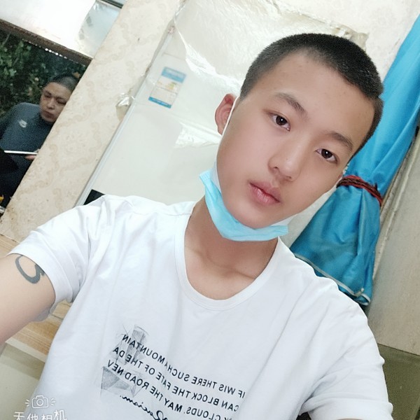 蓝天漫步土豪的照片