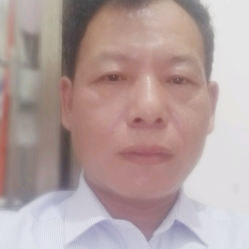 高挑請篮球的照片