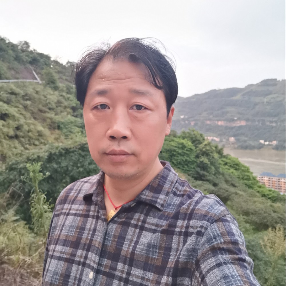 期待幸福的小老头的照片