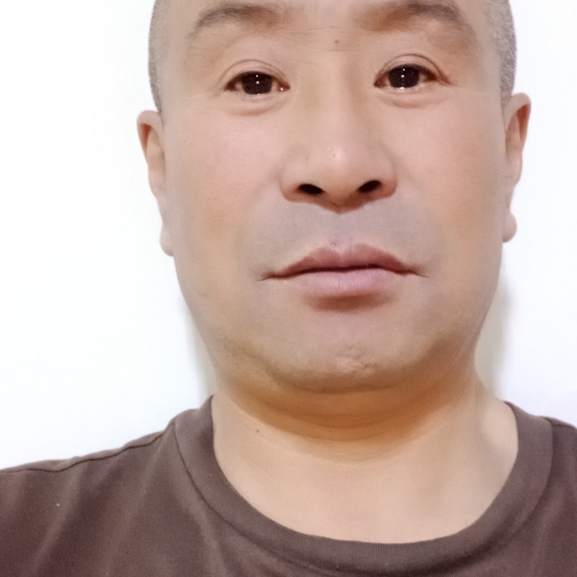 沉默泪了中心的照片