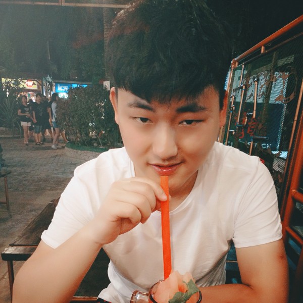 拼搏的小男人的照片