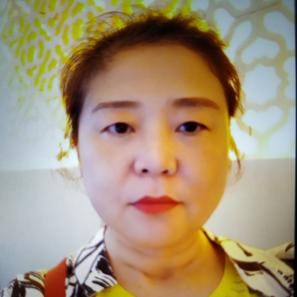 孤單挽手夏露的照片