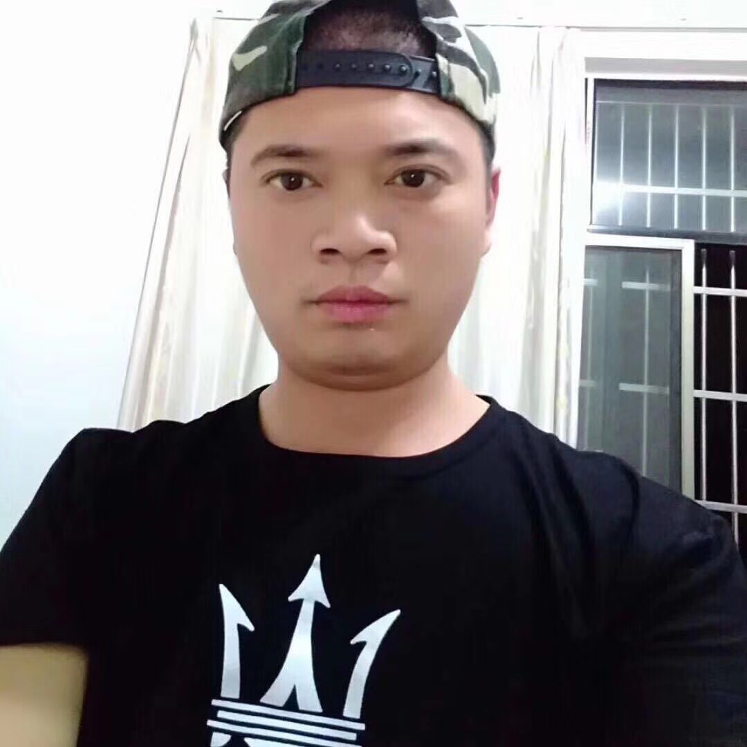 专一改变黑猫的照片